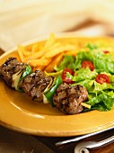 Beef skewers with chips