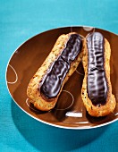 Eclairs (Liebesknochen) mit Schokoglasur