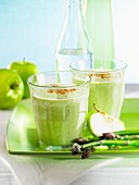 Iced asparagus cream with green apple
