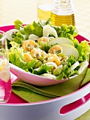 Green salad with fennel, green apple and prawns