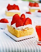Strawberry cake with cream