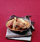 Cassoulet grand-mère Doladille (Bohneneintopf mit Geflügel, Fleisch und Wurst, Frankreich)