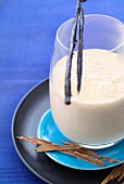 Chaudeau (Milchcreme mit Vanille und Zimt, französische Antillen)