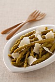 Green asparagus with parmesan flakes