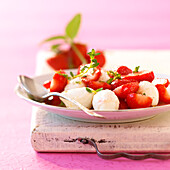 Erdbeersalat und Mozzarella