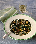 Button mushroom and mussel salad