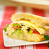 Sandwich mit Putenbrust und Emmentaler