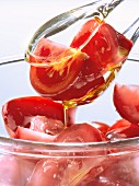 Tomate mit Olivenöl