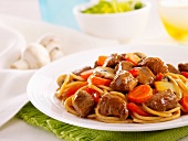 Spaghetti with beef and carrots