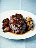 Beef with whole shallots and Grenaille potatoes