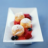 Puff pastries with summer fruit