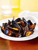 Mussels with tomato sauce and herbs