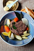 Pot-au-feu de boeuf (Rindfleischeintopf mit Gemüse, Frankreich)