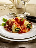 Spinat-Cannelloni mit Tomatensauce