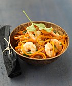 Pan-fried grated carrots and shrimps