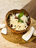 Reis mit Kokosnuss, Chili und Senfkörnern