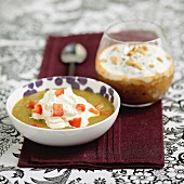 Muschel-Curry-Cappuccino und Ratatouille-Ziegenkäse-Cappuccino