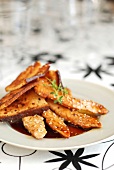 Caramelized sliced chicken breasts with sesame seeds and gingerbread
