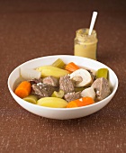 Pot au Feu (Traditioneller Rindfleisch-Gemüse-Eintopf, Frankreich)