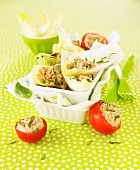Chicory leaves and tomatoes with tuna stuffing