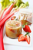 Erdbeer-Rhabarber-Marmelade im Glas