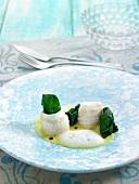 Rolled big sting fish fillets with spinach