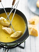 Curry-Fondue mit Putenfleisch