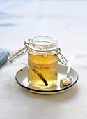 Vanilla-flavored apple and quince jelly