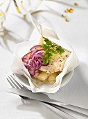 Turkey breast with salsifies and red onions cooked in wax paper