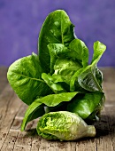Salatblätter und Salatherzen