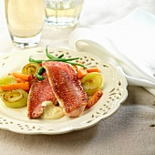 Red mullet with lemon-flavored hollandaise sauce roasted leeks and carrots