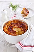 Soufflé mit Zwiebeln, Speck und Käse