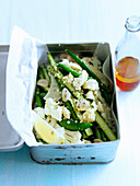 Salat mit grünem Spargel, Bohnen und Blumenkohl