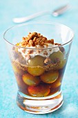 Caramelized mirabelle plums with crushed Spéculoos and yoghurt