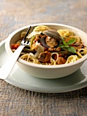 Spaghettis with littleneck clams and vegetables