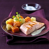 Grilled salmon with creamy herb sauce,stewed carrots and potatoes