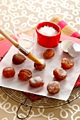 Coating the chestnuts with icing