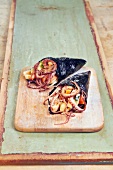 Temaki-Sushi mit Oktopus und Gemüse