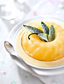 Pineapple jelly crown with with custard