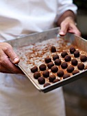 Ganache-Pralinen vor dem Überziehen mit Kakao