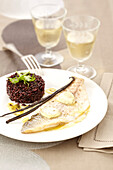 Sea bass fillet in vanilla butter, red rice