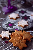 Star-shaped spicy Christmas shotbread cookies