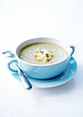Cream soup of chicory and roquefort cheese