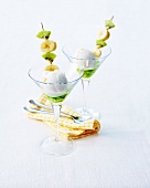 Coconut ice cream with kiwi jelly, kiwi-banana brochettes