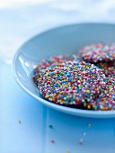 Crunchy cookies coated in multicolered mini icing drops