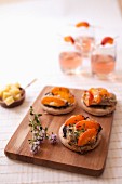 Tapenade,goat's cheese and apricot mini pizzas