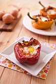 Baked pepper stuffed with tuna and coodled egg
