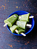 Kiwi-Eis am Stiel (vegan)