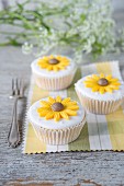 Cupcakes mit Sonnenblümchen