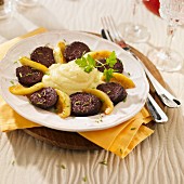 Blood sausage,stewed apples and mashed potatoes